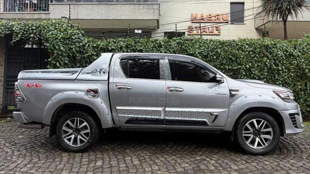 Toyota Hilux 2017 Gray