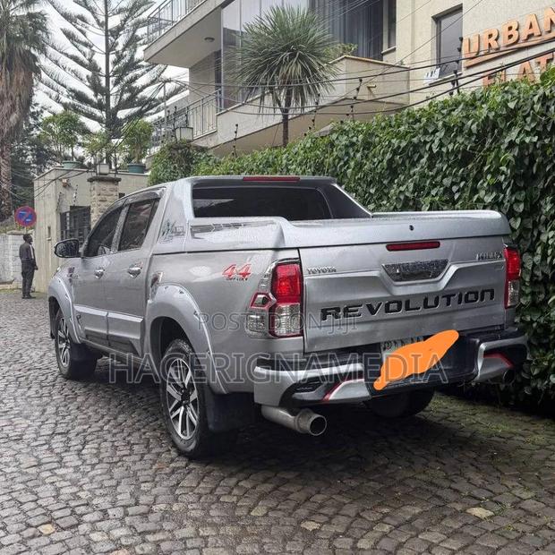 Toyota Hilux 2017 Gray