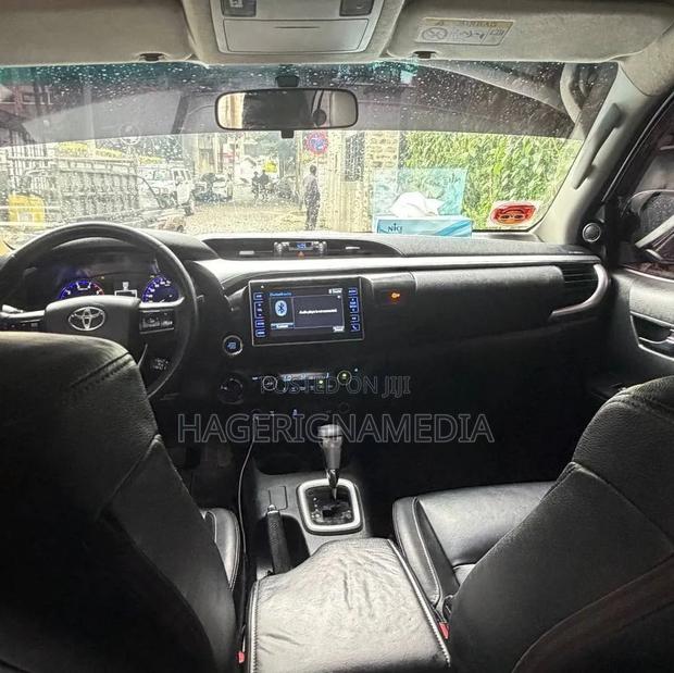 Toyota Hilux 2017 Gray