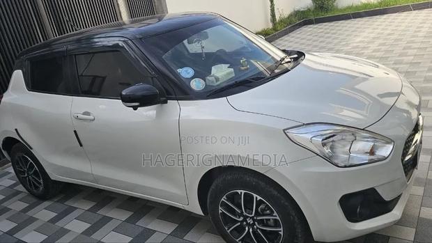 Suzuki Swift 2023 White