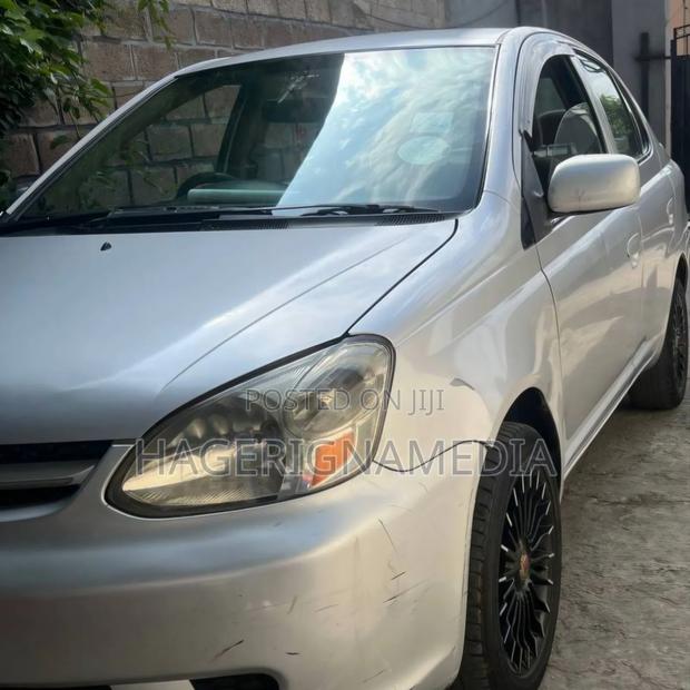Toyota Platz 2005 Silver