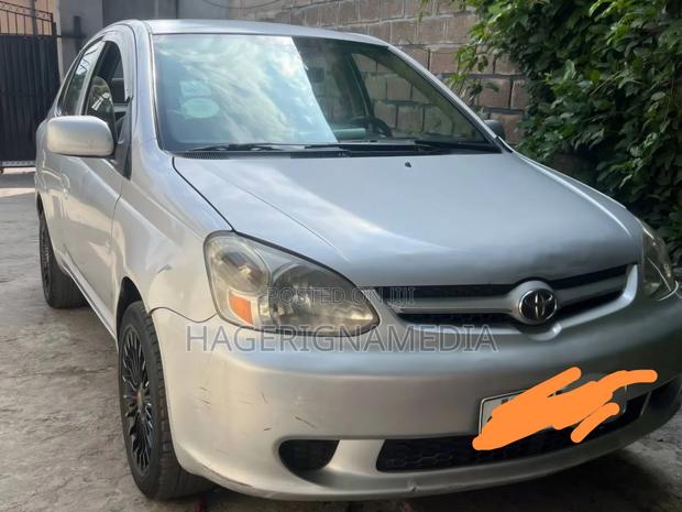 Toyota Platz 2005 Silver