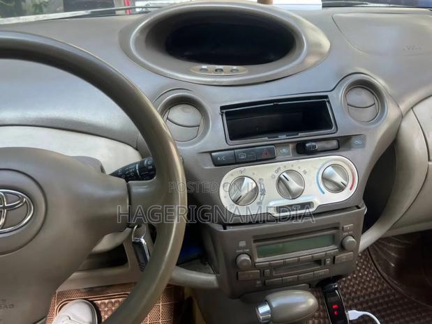 Toyota Platz 2005 Silver