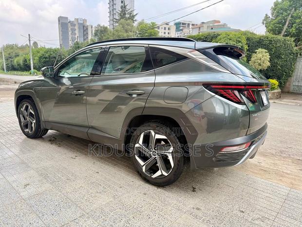 Hyundai Tucson Limited 2022 Gray