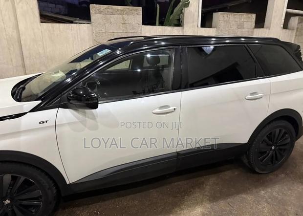 Peugeot 5008 2021 White