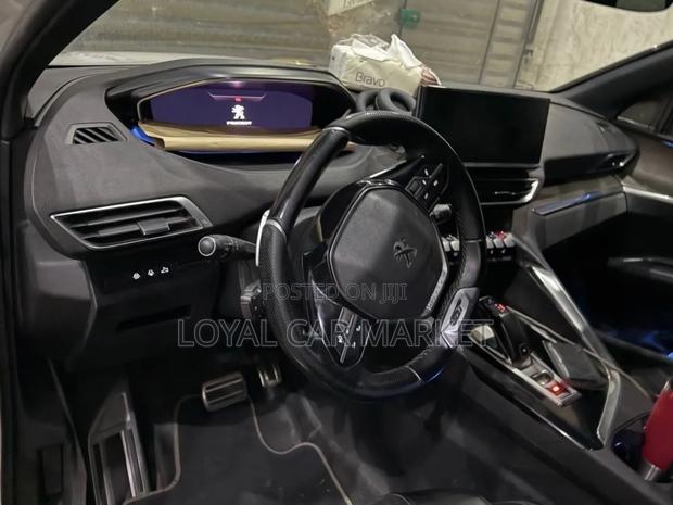 Peugeot 5008 2021 White