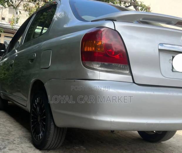 Toyota Platz 2005 Silver