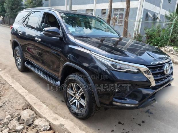 Toyota Fortuner 2022 Black