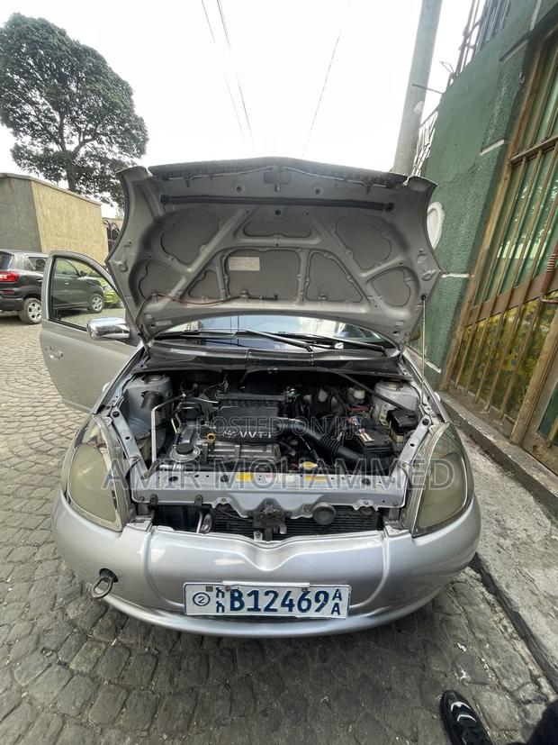 Toyota Vitz 2001 Silver