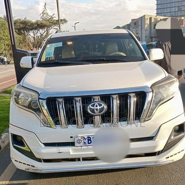 Toyota Land Cruiser 2011 White