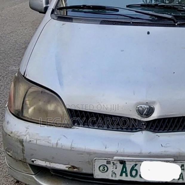 Toyota Platz 2002 Silver