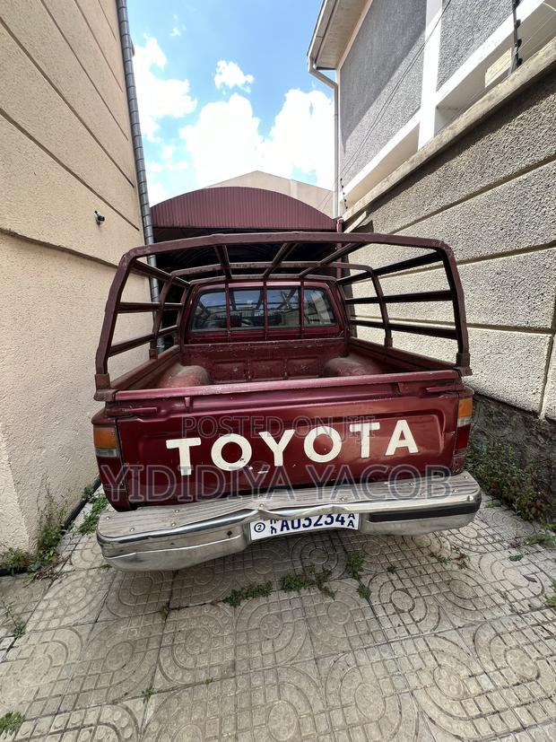 Toyota Hilux 1991 Red