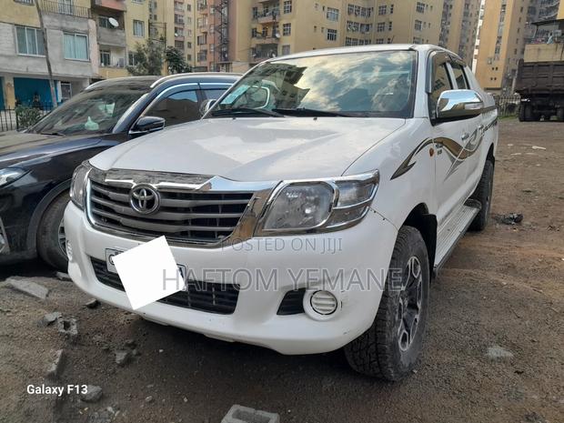 Toyota Hilux 2013 White