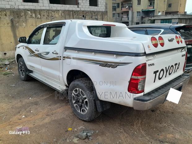 Toyota Hilux 2013 White