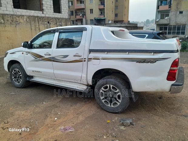 Toyota Hilux 2013 White