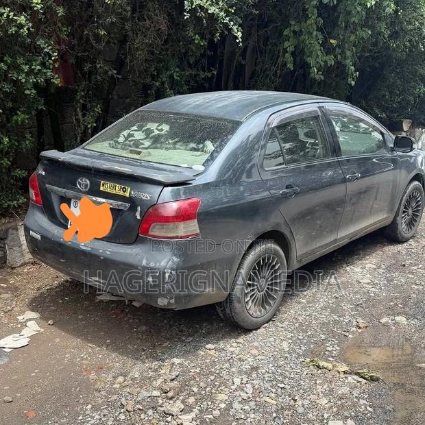 Toyota Yaris 2010 Black