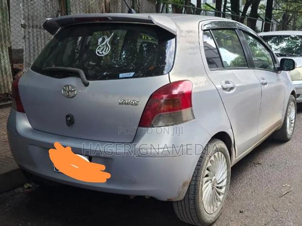 Toyota Yaris 2010 Silver