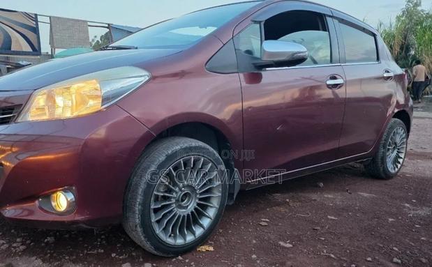 Toyota Yaris 2011 Brown