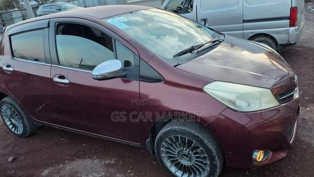 Toyota Yaris 2011 Brown