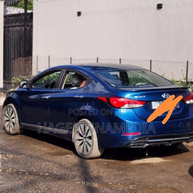 Hyundai Avante 2015 Blue