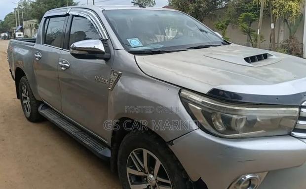 Toyota Hilux 2018 Silver