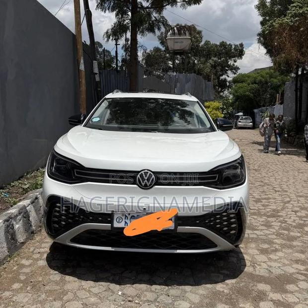 Volkswagen ID.6 2024 White