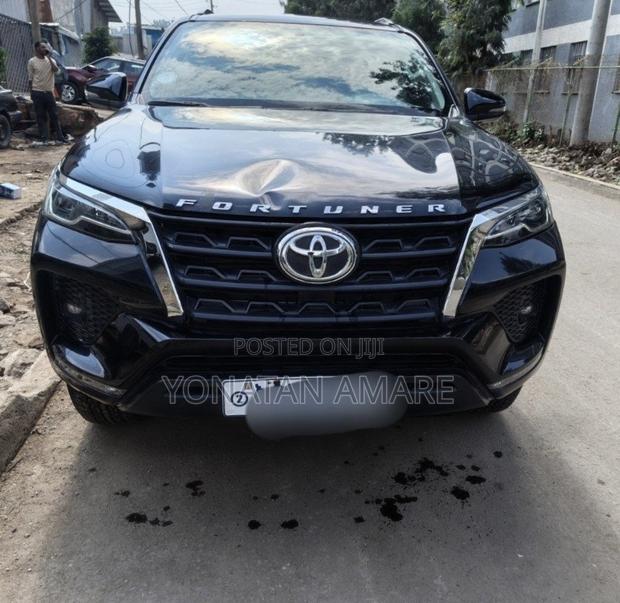 Toyota Fortuner 2022 Black