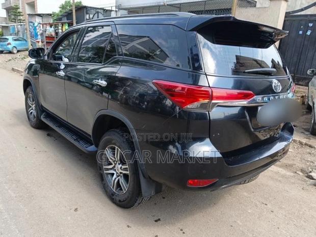 Toyota Fortuner 2022 Black