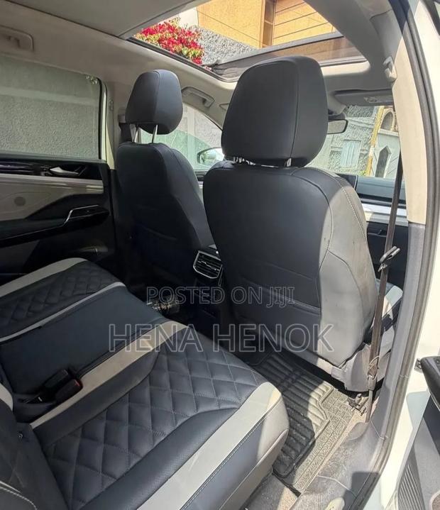 Volkswagen ID.6 2024 White
