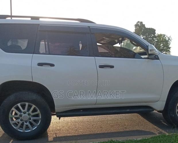 Toyota Land Cruiser Prado 2011 White