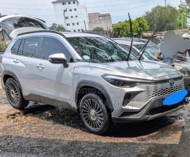 Toyota Corolla Cross Hybrid XSE AWD 2025 Silver