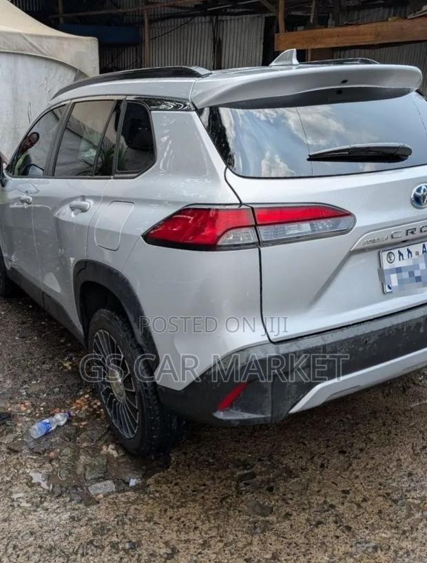 Toyota Corolla Cross Hybrid XSE AWD 2025 Silver