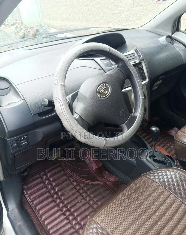 Toyota Yaris 2010 Silver