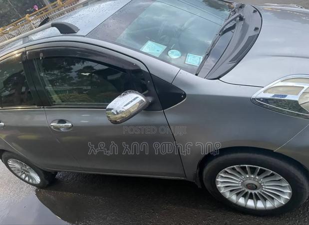 Toyota Yaris Base Hatchback 3dr 2010 Gray