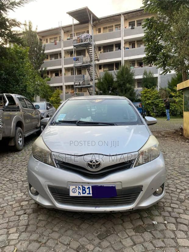 Toyota Yaris 2012 Silver