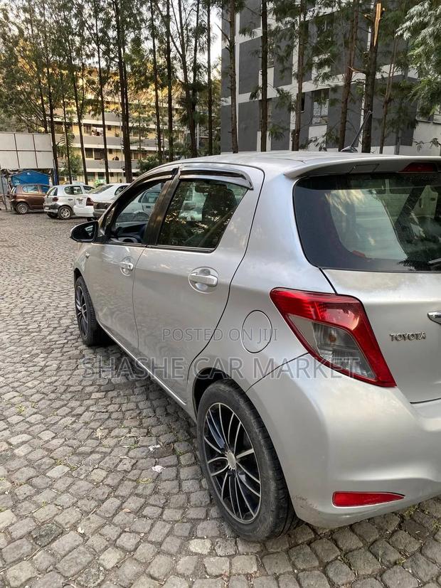 Toyota Yaris 2012 Silver