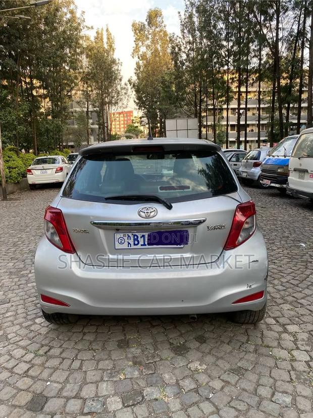 Toyota Yaris 2012 Silver