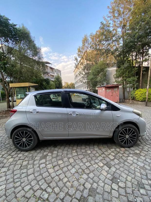 Toyota Yaris 2012 Silver