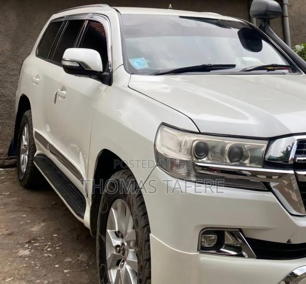 Toyota Land Cruiser 2012 White