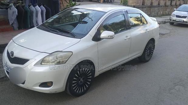 Toyota Yaris 2011 White