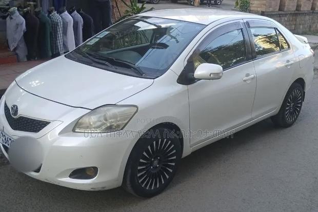 Toyota Yaris 2011 White