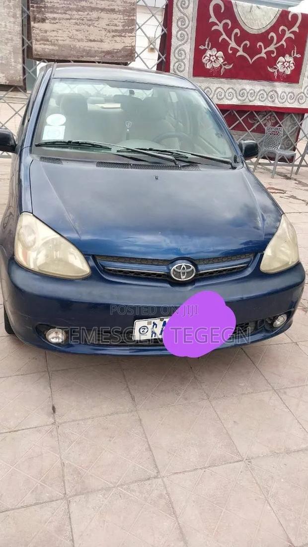 Toyota Platz 2005