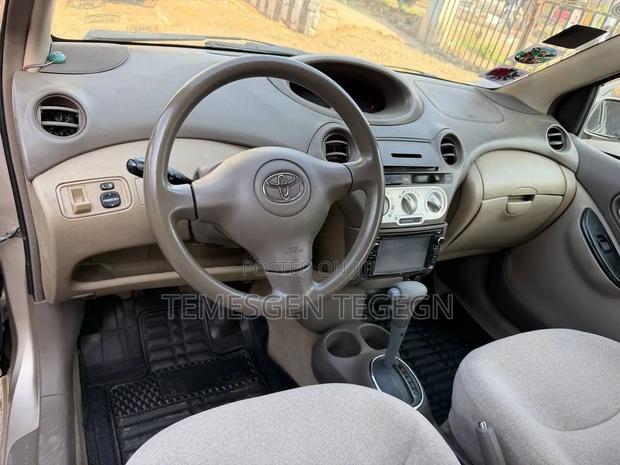 Toyota Platz 2005