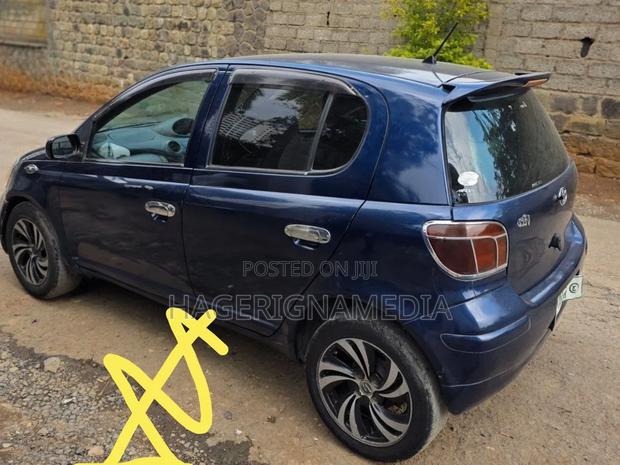 Toyota Vitz 2004 Blue