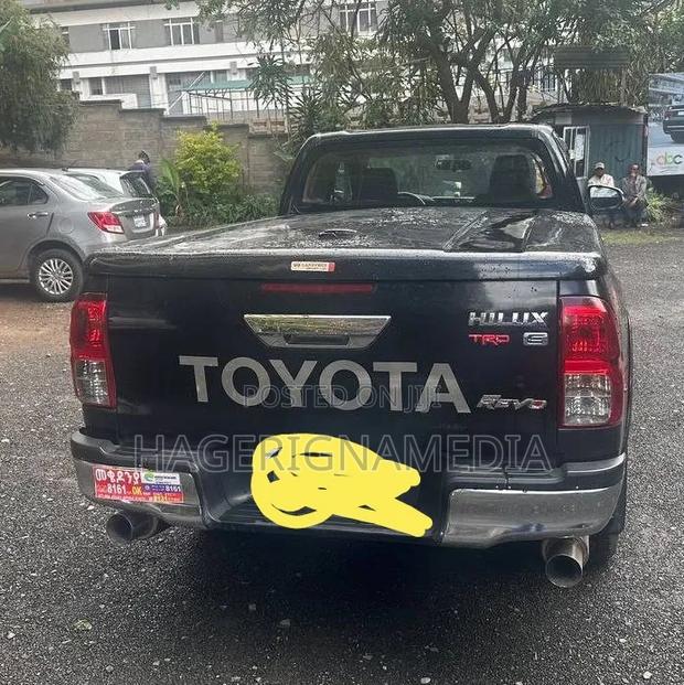 Toyota Hilux 2017 Gray