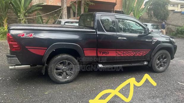 Toyota Hilux 2017 Gray