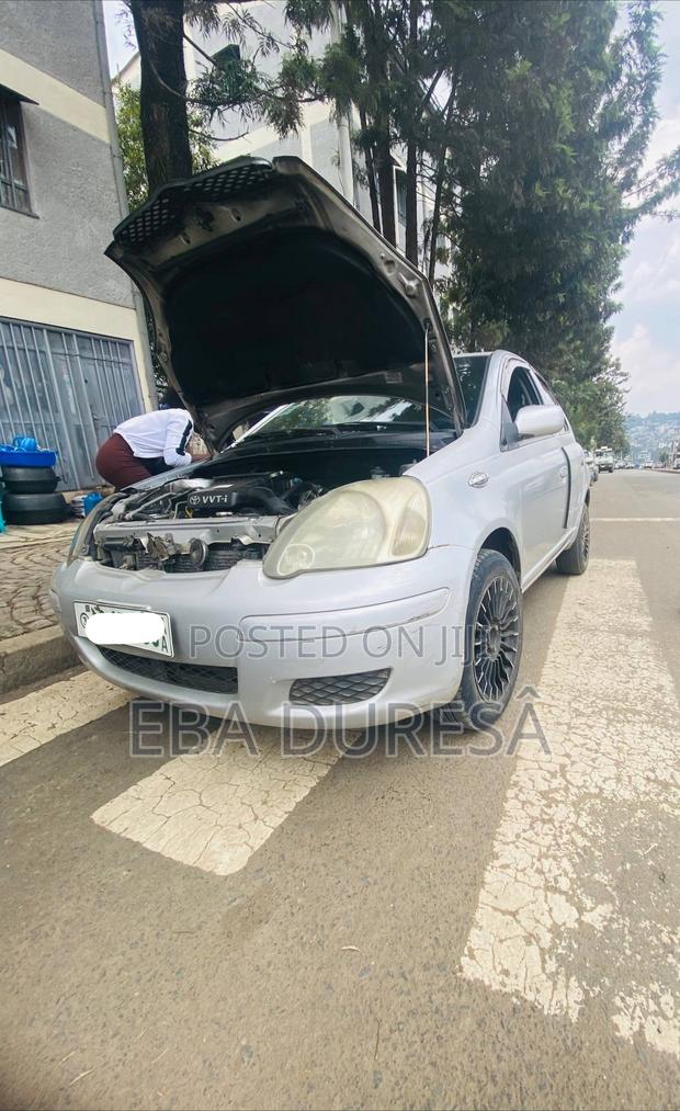Toyota Vitz 1.0 FWD 3dr 2003 Gray