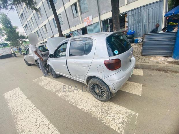 Toyota Vitz 1.0 FWD 3dr 2003 Gray