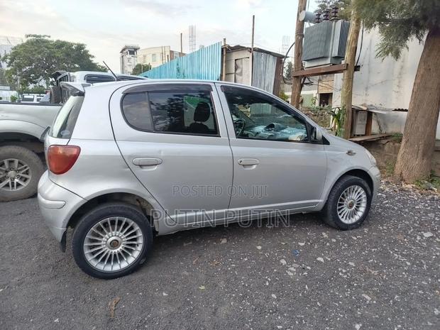 Toyota Vitz 2004 Silver