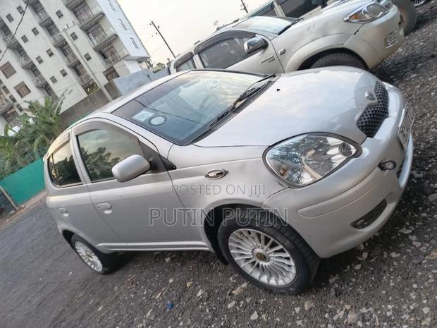 Toyota Vitz 2004 Silver